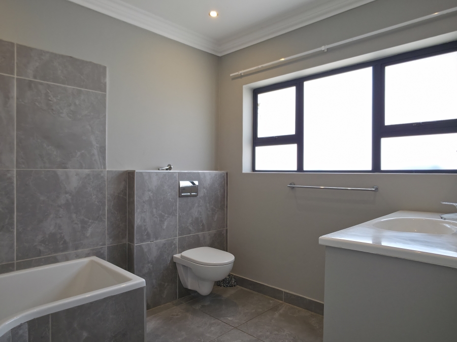 5 Bedroom Property for Sale in Noorsekloof Eastern Cape